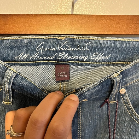 NWT Gloria Vanderbilt, all around slimming shaping jeans - Picture 3 of 6